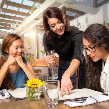 Servicequalität im Restaurant: Referent 4 Stunden vor Ort, Schulungsdauer ca. 3,5 Stunden. Machen Sie Ihr Team fit. Jetzt buchen: